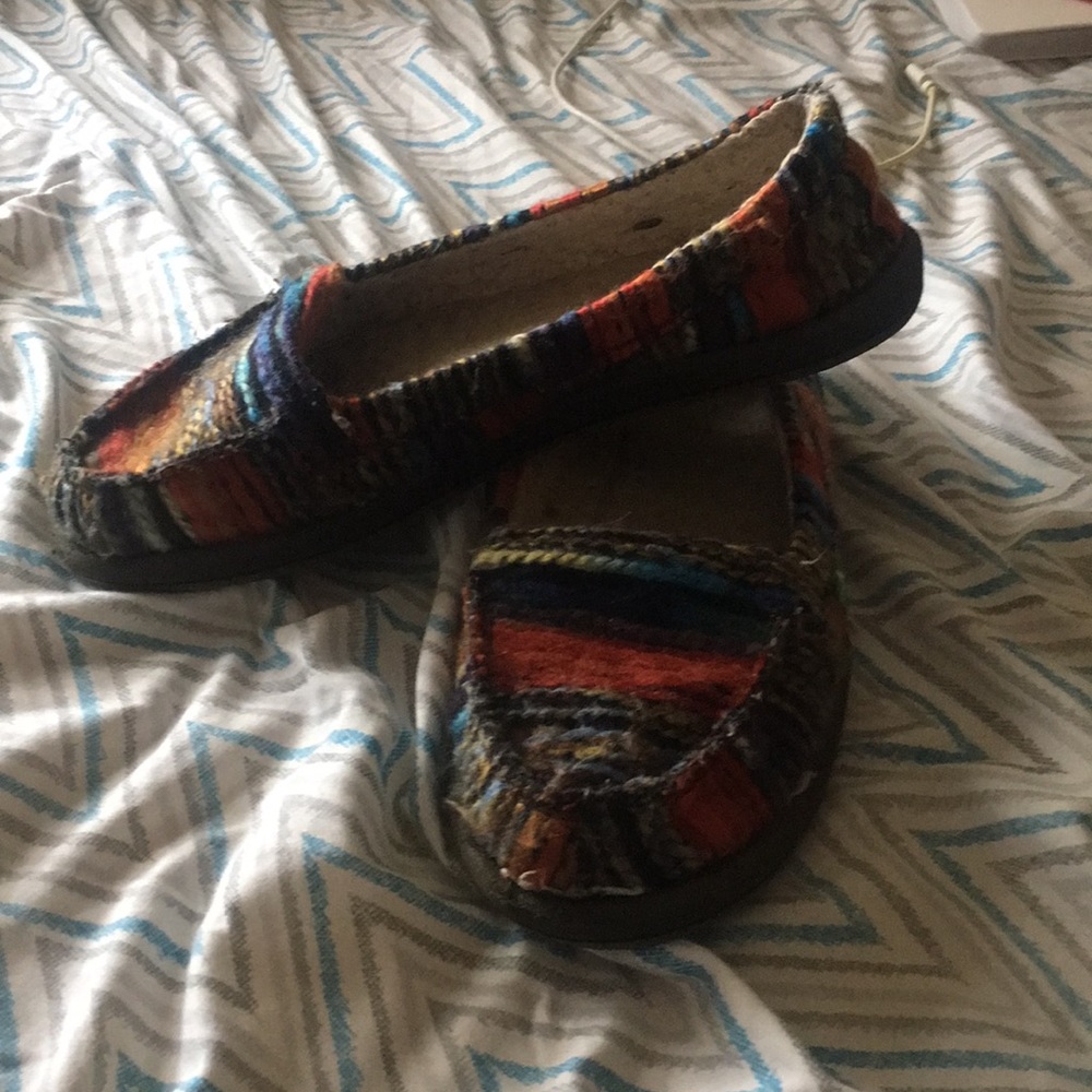 Multicolor Sanuk shoes